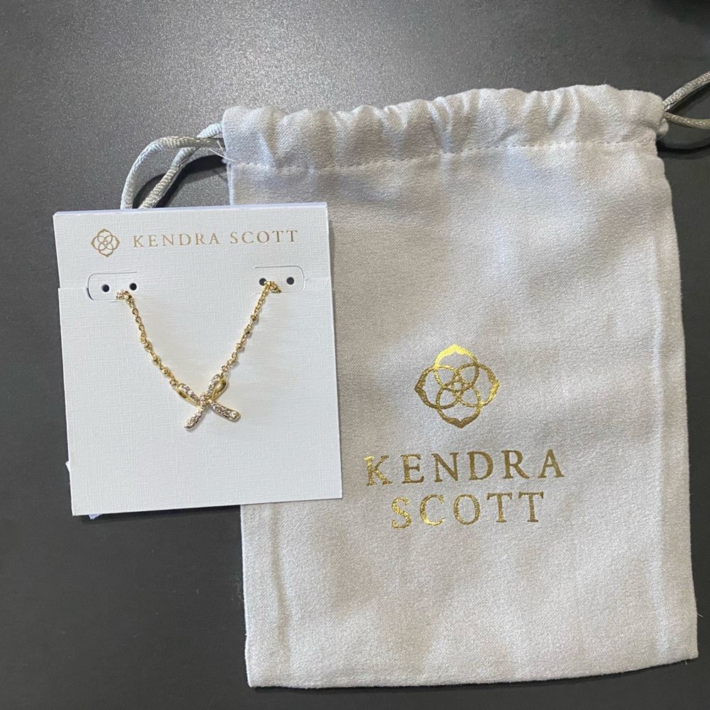 Kendra Scott Sasha pendant in gold